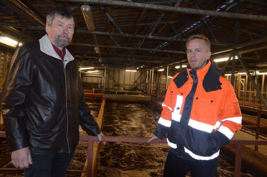 Vaihtoehto. Toholammin Kehitys Oy:n toimitusjohtaja Kimmo Kentala (vasemmalla) ja Viemäriliikelaitoksen toimitusjohtaja Markus Savikuja pitävät kuntien jätevesien johtamista yhteen puhdistamoon vakavasti harkittavana vaihtoehtona.